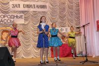 Николь Меркель и танцевальная группа