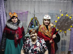 Колядовщики поздравили с Рождеством жителей п.Лом1