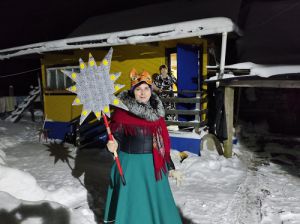 Колядовщики поздравили с Рождеством жителей п.Лом2