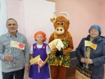 Волонтеры провели акцию «Праздничное настроение»