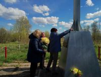 Возложение цветов к Обелиску Памяти 3