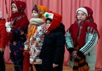 С песнями прошлись колядовщики по улице2